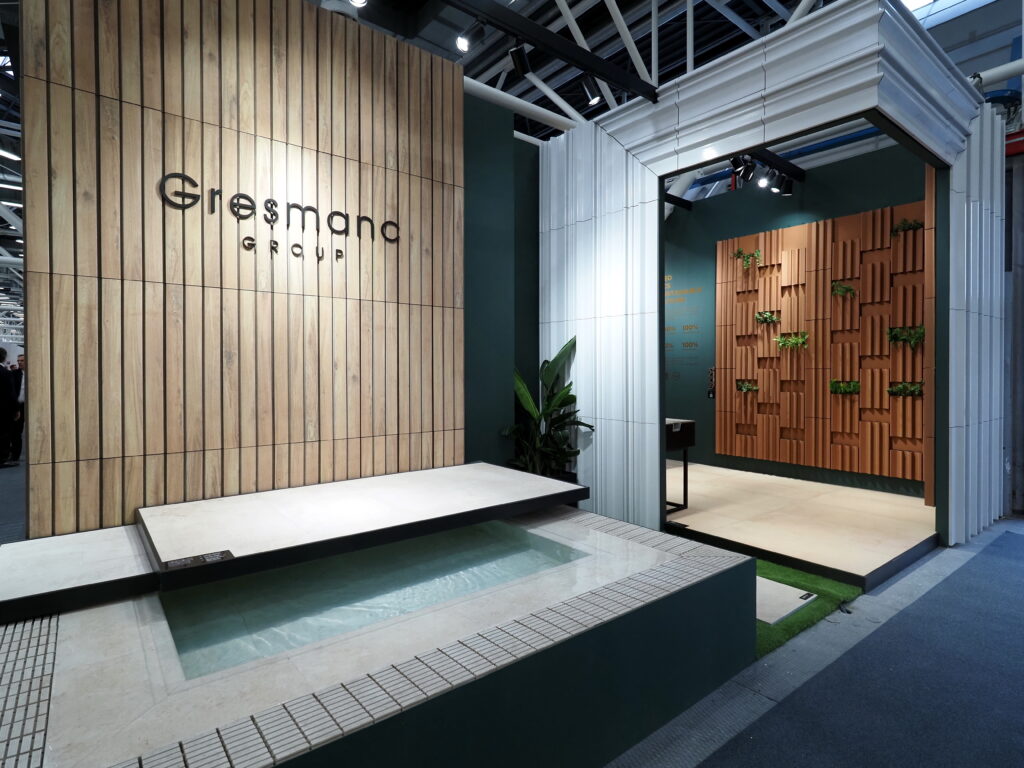 GRESMANC GROUP DESLUMBRA EN CERSAIE 2025 CON SU VISIÓN INNOVADORA DE LA CERÁMICA EXTRUSIONADA